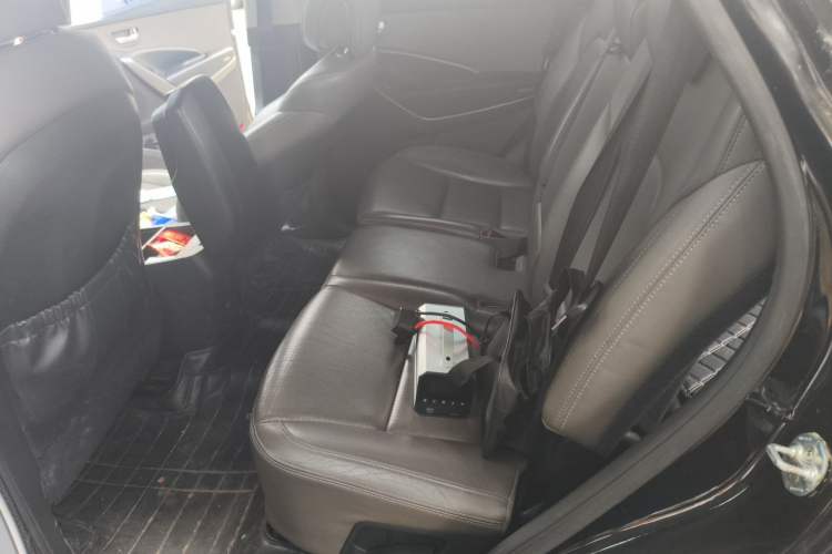 Used Hyundai Santa Fe Classic 2013 3.0L Four-Wheel Drive Comfort Edition 7 Seats Euro IV Left Rear Seat