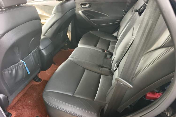 Used Hyundai Santa Fe Classic 2013 Revised Version 3.0L Four-Wheel Drive Flagship Edition Euro V Left Rear Seat