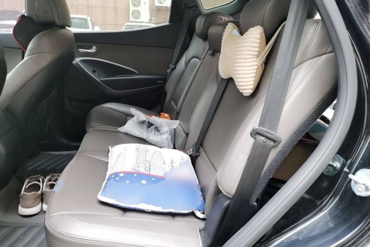 Used Hyundai Santa Fe Classic 2013 3.0L Four-Wheel Drive Comfort Edition 7 Seats Euro IV Left Rear Seat