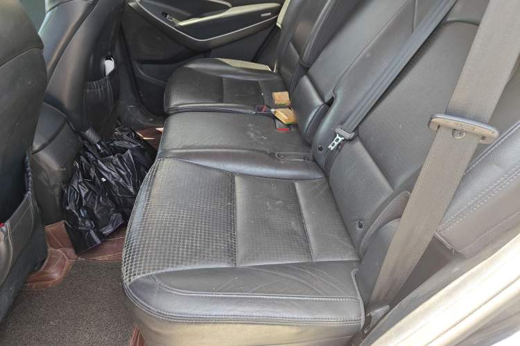 Used Hyundai Santa Fe Classic 2013 3.0L 4x4 Comfort Edition with Navigation 7 Seats Euro IV Left Rear Seat