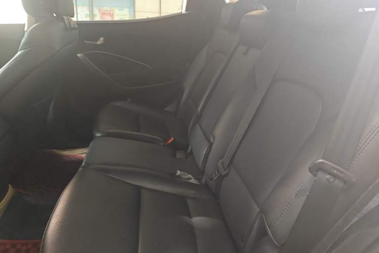 Used Hyundai Santa Fe Classic 2013 Revised Version 3.0L Four-Wheel Drive Flagship Edition Euro IV Left Rear Seat
