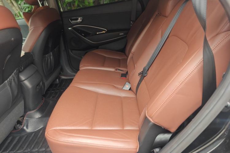 Used Hyundai Santa Fe Classic 2013 3.0L 4x4 Flagship Edition 7 Seats Euro IV Left Rear Seat