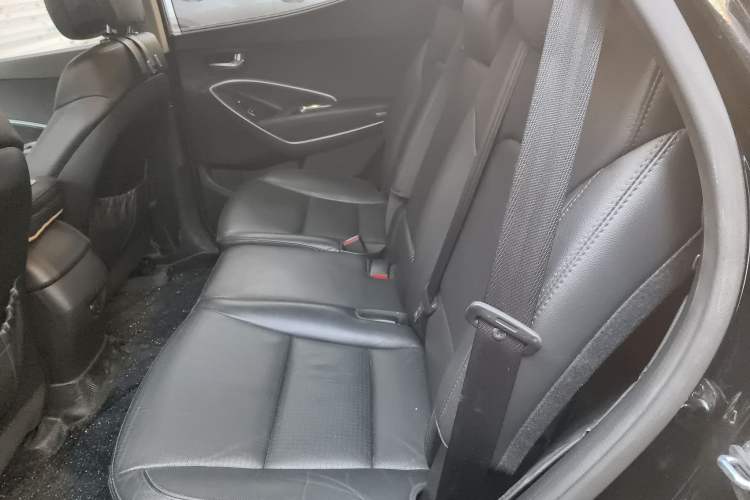 Used Hyundai Santa Fe Classic 2013 3.0L 4x4 Flagship Edition 7 Seats Euro IV Left Rear Seat