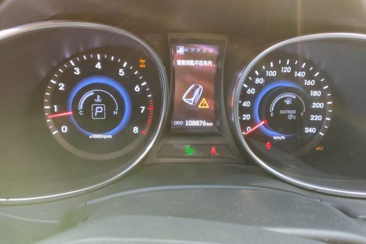 Used Hyundai Santa Fe Classic 2013 3.0L 4x4 Flagship Edition 7 Seats Euro IV Odometer Close Up