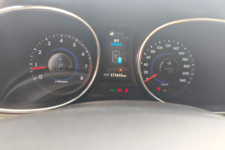 Used Hyundai Santa Fe Classic 2013 3.0L Four-Wheel Drive Comfort Edition 7 Seats Euro IV Odometer Close Up