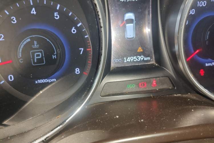 Used Hyundai Santa Fe Classic 2013 3.0L 4x4 Premium Edition 7-Seater Euro IV Odometer Close Up
