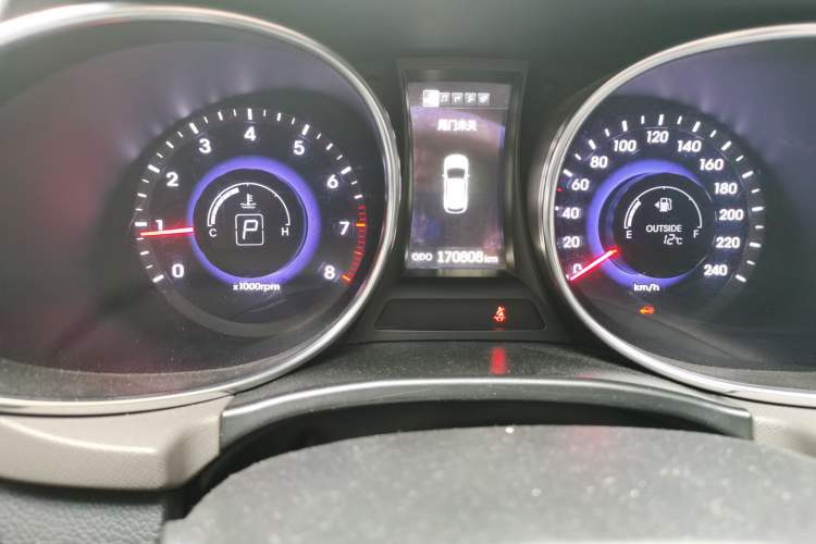 Used Hyundai Santa Fe Classic 2013 3.0L Four-Wheel Drive Comfort Edition 7 Seats Euro IV Odometer Close Up