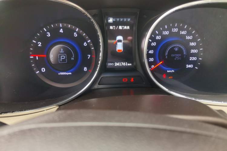 Used Hyundai Santa Fe Classic  Odometer Close Up
