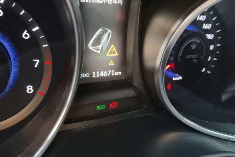 Used Hyundai Santa Fe Classic 2013 3.0L 4x4 Flagship Edition 7 Seats Euro IV Odometer Close Up