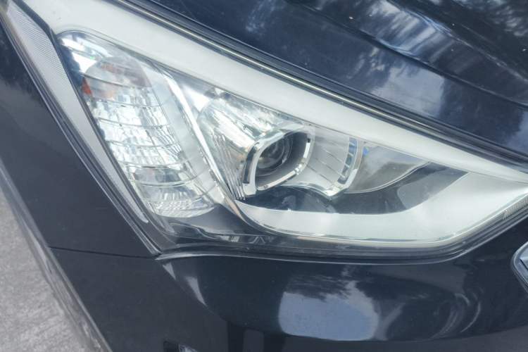 Used Hyundai Santa Fe Classic 2013 3.0L Four-Wheel Drive Comfort Edition 7 Seats Euro IV Right Front Headlight
