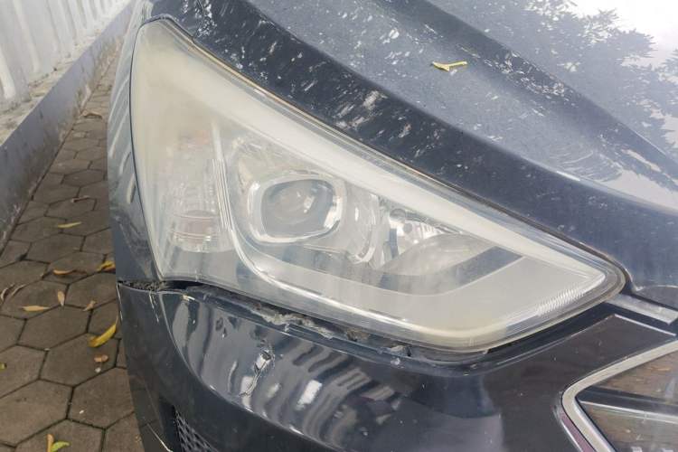 Used Hyundai Santa Fe Classic 2013 3.0L 4x4 Premium Edition 7-Seater Euro IV Right Front Headlight