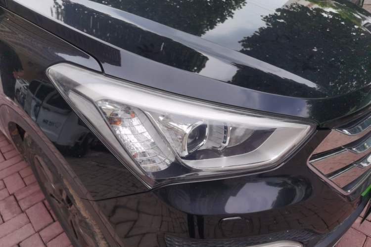 Used Hyundai Santa Fe Classic  Right Front Headlight