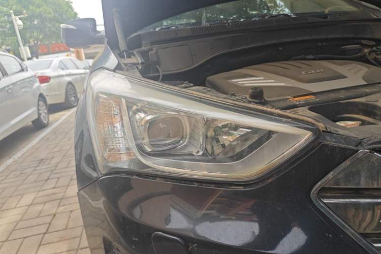 Used Hyundai Santa Fe Classic 2013 Revised Version 3.0L Four-Wheel Drive Flagship Edition Euro IV Right Front Headlight