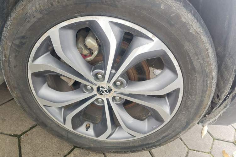 Used Hyundai Santa Fe Classic 2013 3.0L 4x4 Premium Edition 7-Seater Euro IV Right Front Wheel Hub