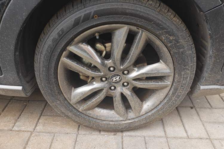 Used Hyundai Santa Fe Classic 2013 Revised Version 3.0L Four-Wheel Drive Flagship Edition Euro IV Right Front Wheel Hub
