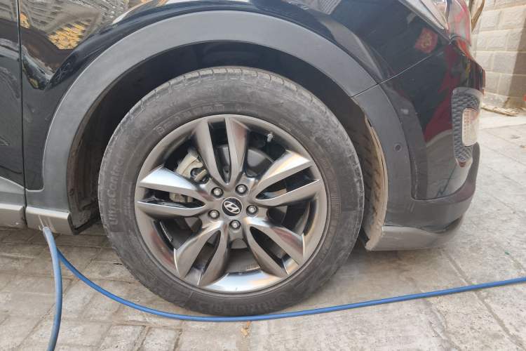 Used Hyundai Santa Fe Classic 2013 3.0L 4x4 Flagship Edition 7 Seats Euro IV Right Front Wheel Hub
