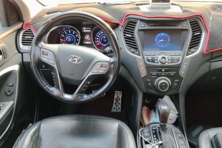 Used Hyundai Santa Fe Classic 2013 3.0L 4x4 Flagship Edition 7 Seats Euro IV Steering Wheel