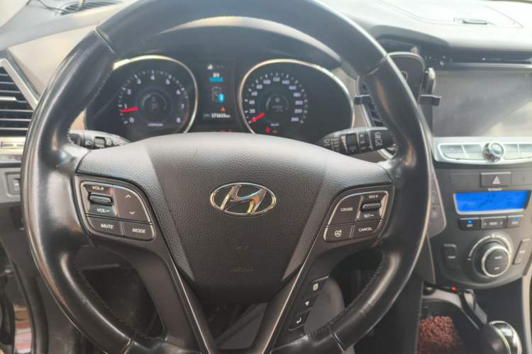 Used Hyundai Santa Fe Classic 2013 3.0L Four-Wheel Drive Comfort Edition 7 Seats Euro IV Steering Wheel
