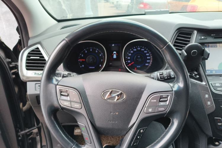 Used Hyundai Santa Fe Classic 2013 Facelift 3.0L 4x4 Comfort Edition with Navigation Euro IV compliant Steering Wheel