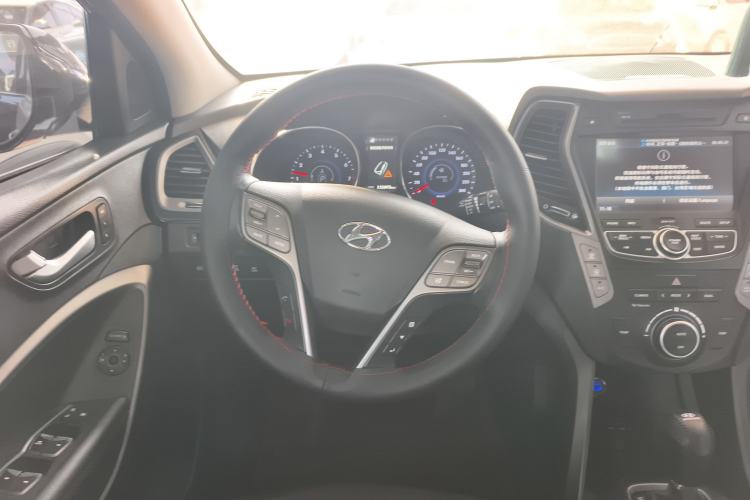 Used Hyundai Santa Fe Classic 2013 Revised Version 3.0L Four-Wheel Drive Flagship Edition Euro V Steering Wheel