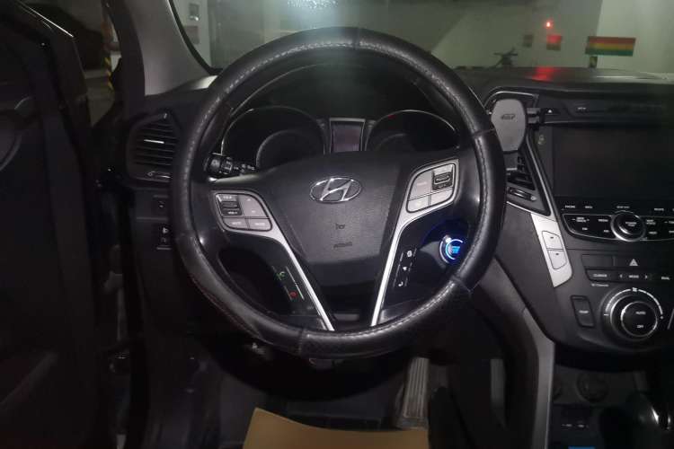Used Hyundai Santa Fe Classic 2013 3.0L Four-Wheel Drive Comfort Edition 7 Seats Euro IV Steering Wheel