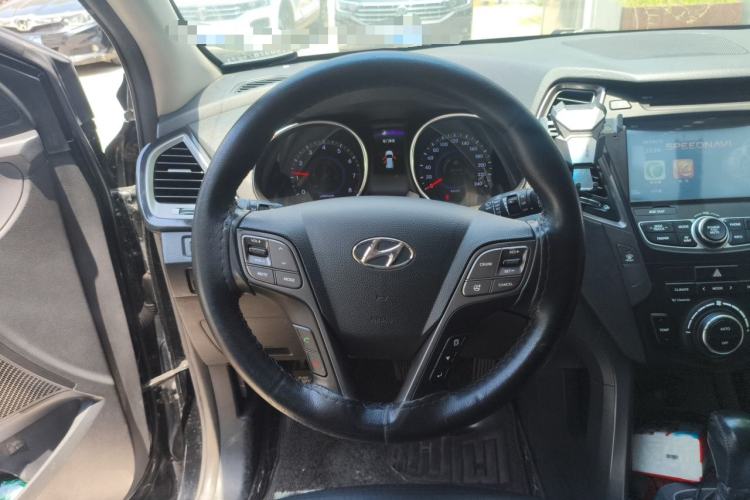 Used Hyundai Santa Fe Classic 2013 Facelift 3.0L 4x4 Comfort Edition with Navigation Euro V Standard Steering Wheel