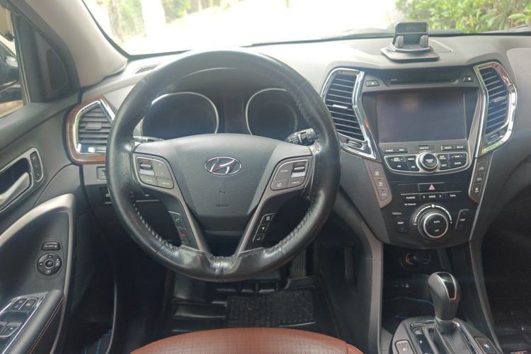 Used Hyundai Santa Fe Classic 2013 3.0L 4x4 Flagship Edition 7 Seats Euro IV Steering Wheel