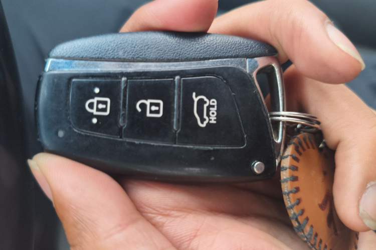Used Hyundai Santa Fe Classic 2013 3.0L Four-Wheel Drive Comfort Edition 7 Seats Euro IV Vehicle Key