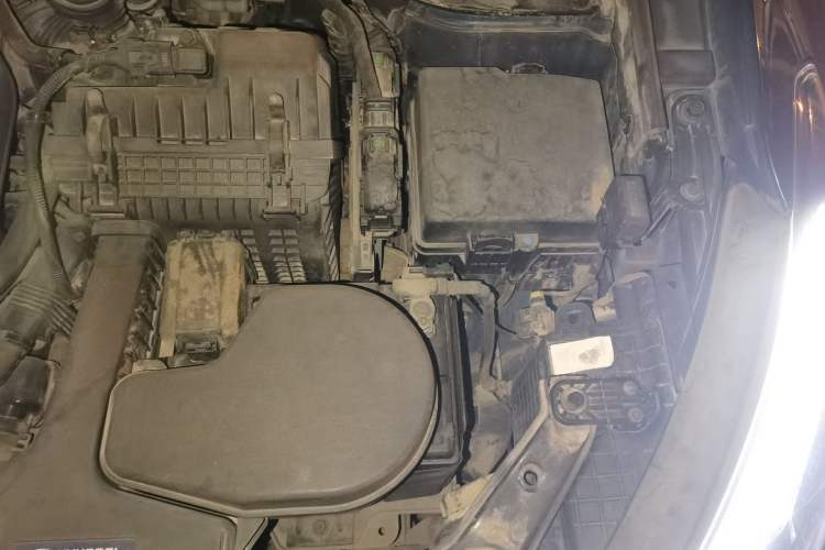 Used Hyundai Santa Fe Classic 2013 Facelift 3.0L 4x4 Comfort Edition Euro IV Engine Bay Left