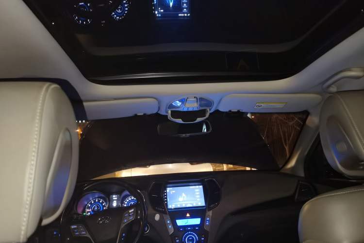 Used Hyundai Santa Fe Classic 2013 Facelift 3.0L 4x4 Comfort Edition Euro IV Headliner
