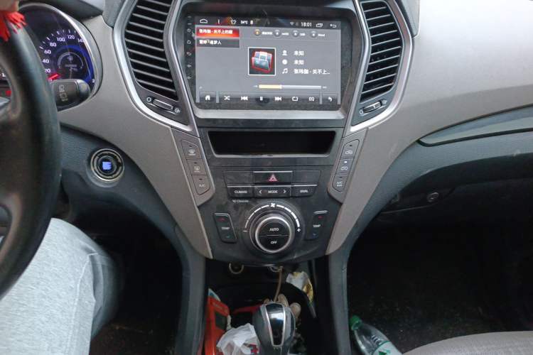 Used Hyundai Santa Fe Classic 2013 Facelift 3.0L Four-Wheel Drive Deluxe Version Euro V Audio And AC Panel