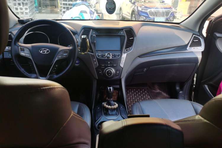 Used Hyundai Santa Fe Classic 2013 2.2T Four-Wheel Drive Comfort Edition with Navigation 7 Seats Center Console