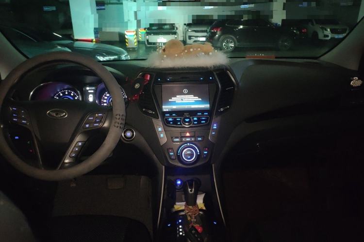 Used Hyundai Santa Fe Classic 2013 3.0L 4x4 Comfort Edition with Navigation 7 Seats Euro IV Center Console