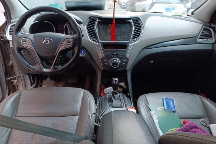 Used Hyundai Santa Fe Classic 2013 Facelift 3.0L Four-Wheel Drive Deluxe Version Euro V Center Console