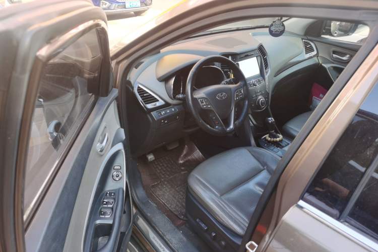 Used Hyundai Santa Fe Classic 2013 2.2T Four-Wheel Drive Comfort Edition with Navigation 7 Seats Driver Seat