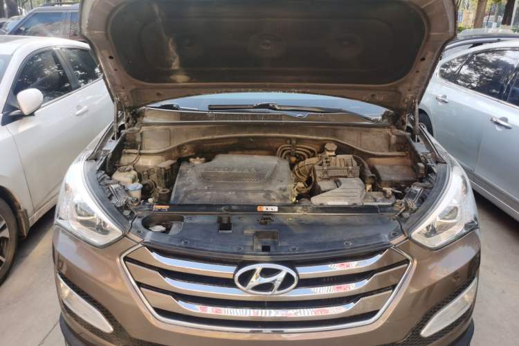 Used Hyundai Santa Fe Classic 2013 2.2T Four-Wheel Drive Comfort Edition with Navigation 7 Seats Engine Bay Left
