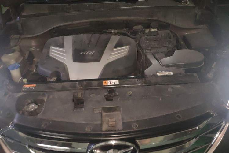 Used Hyundai Santa Fe Classic 2013 3.0L 4x4 Comfort Edition with Navigation 7 Seats Euro IV Engine Bay