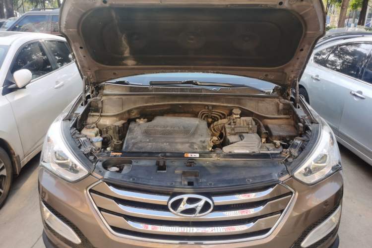 Used Hyundai Santa Fe Classic 2013 2.2T Four-Wheel Drive Comfort Edition with Navigation 7 Seats Engine Bay Right