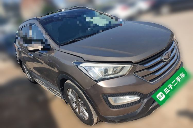Used Hyundai Santa Fe Classic 2013 3.0L 4x4 Comfort Edition with Navigation 7 Seats Euro IV Front Right 45 Deg