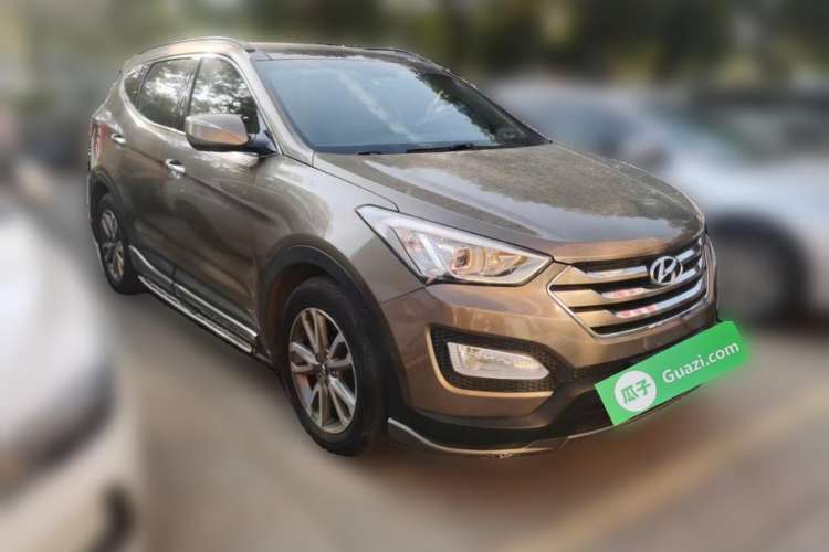 Used Hyundai Santa Fe Classic 2013 2.2T Four-Wheel Drive Comfort Edition with Navigation 7 Seats Front Right 45 Deg