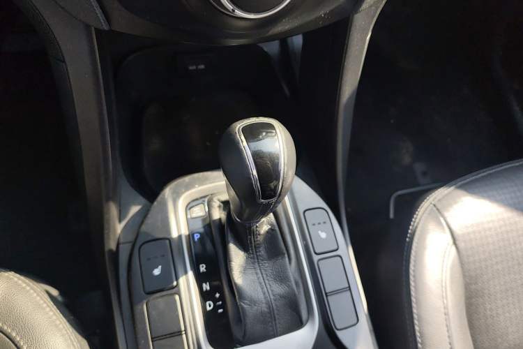 Used Hyundai Santa Fe Classic 2013 3.0L 4x4 Comfort Edition with Navigation 7 Seats Euro IV Gear Lever