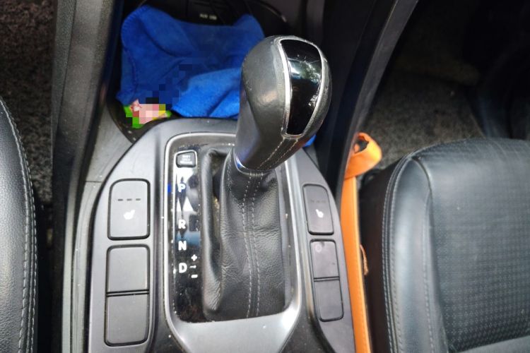 Used Hyundai Santa Fe Classic 2013 2.2T Four-Wheel Drive Comfort Edition with Navigation 7 Seats Gear Lever