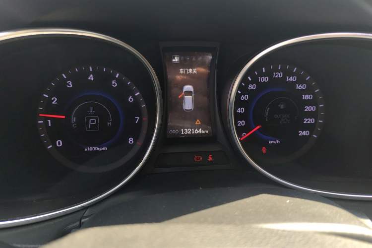 Used Hyundai Santa Fe Classic 2013 3.0L 4x4 Comfort Edition with Navigation 7 Seats Euro IV Instrument Cluster