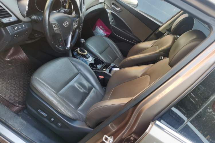 Used Hyundai Santa Fe Classic 2013 2.2T Four-Wheel Drive Comfort Edition with Navigation 7 Seats Left Front Seat