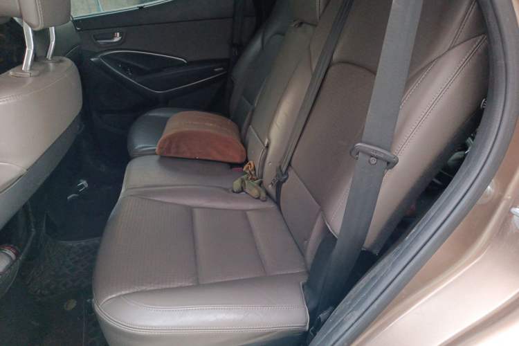Used Hyundai Santa Fe Classic 2013 Facelift 3.0L Four-Wheel Drive Deluxe Version Euro V Left Rear Seat