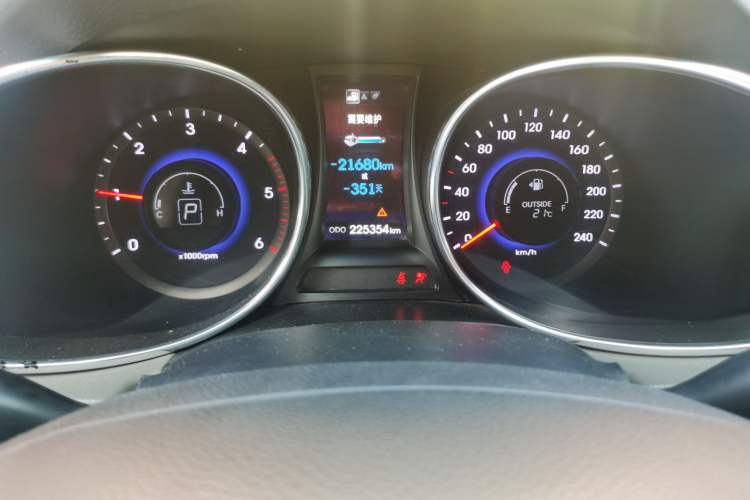 Used Hyundai Santa Fe Classic 2013 2.2T Four-Wheel Drive Comfort Edition with Navigation 7 Seats Odometer Close Up