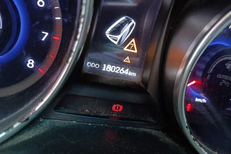 Used Hyundai Santa Fe Classic 2013 Facelift 3.0L Four-Wheel Drive Deluxe Version Euro V Odometer Close Up