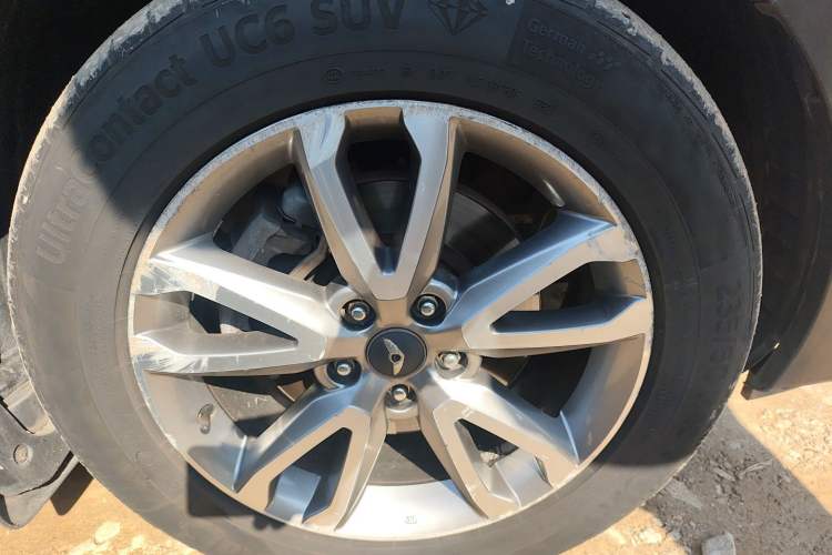 Used Hyundai Santa Fe Classic 2013 3.0L 4x4 Comfort Edition with Navigation 7 Seats Euro IV Right Front Wheel Hub