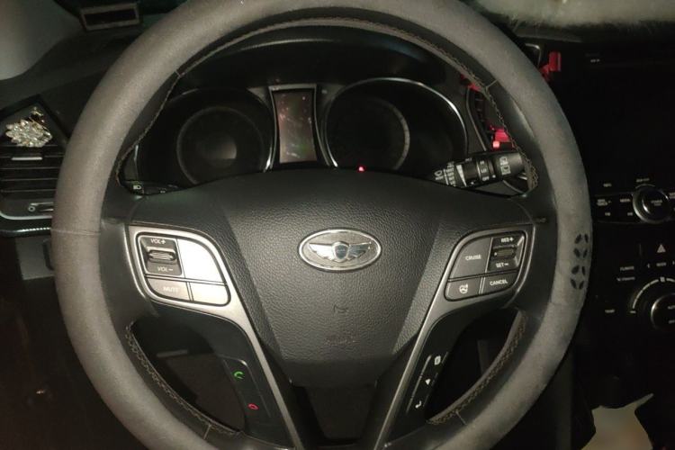Used Hyundai Santa Fe Classic 2013 3.0L 4x4 Comfort Edition with Navigation 7 Seats Euro IV Steering Wheel