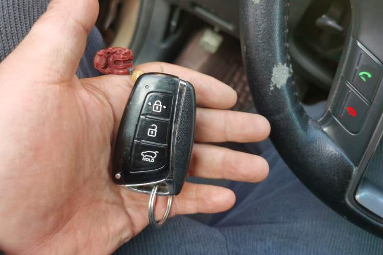 Used Hyundai Santa Fe Classic 2013 2.2T Four-Wheel Drive Comfort Edition with Navigation 7 Seats Vehicle Key